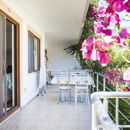 House W Balcony And Garden 1 Min To In Apartamento *